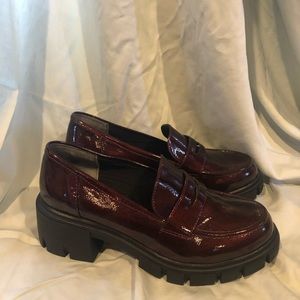 Crown Vintage Size 8.5M loafer with wedge